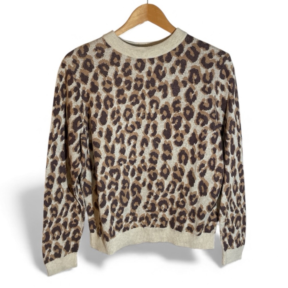 F7- A new day Women’s Medium Leopard Print Women's Sweater